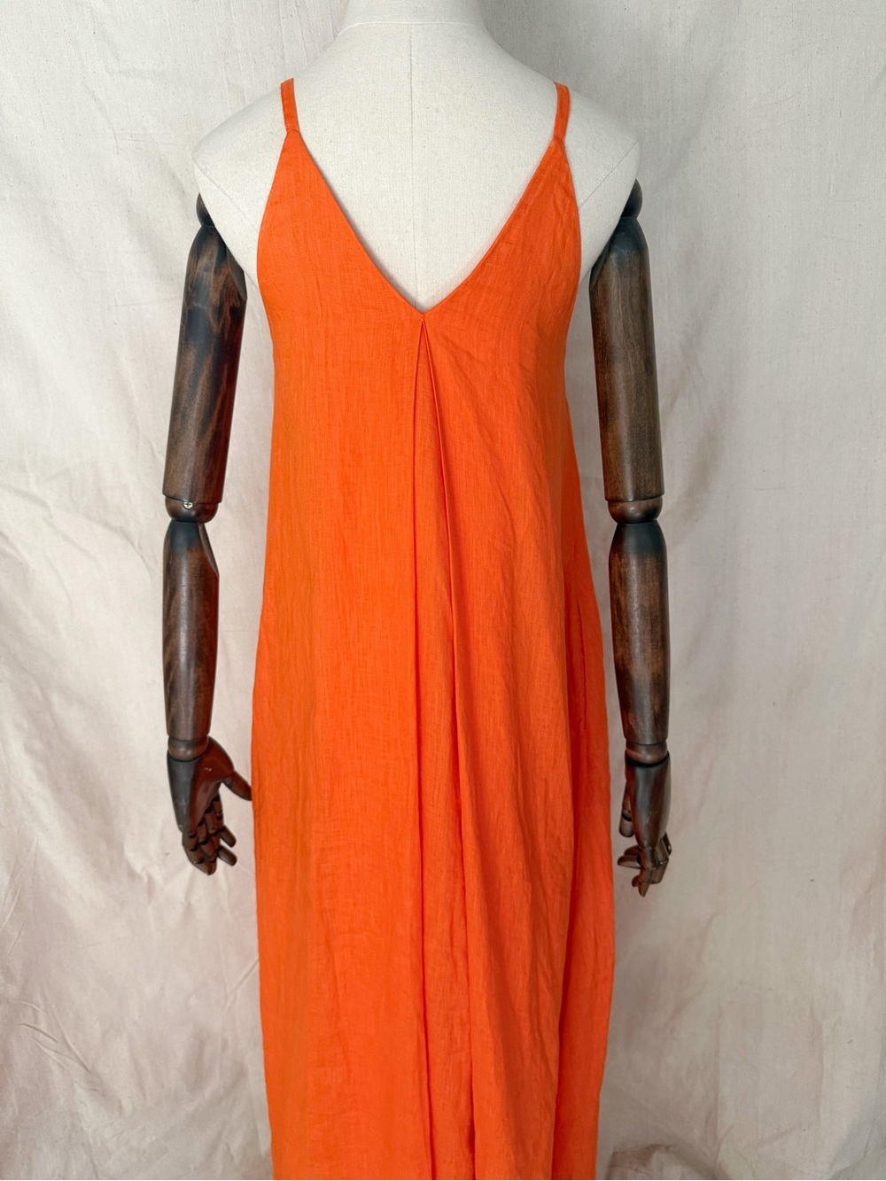 COS orange linen pleated V-neck midi dress - Picture 15 of 16